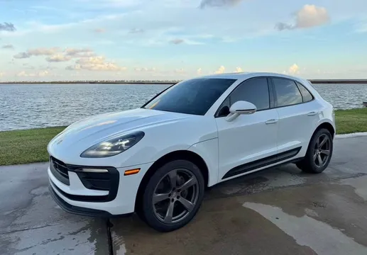 2022 Porsche Macan Sport Utility 4D