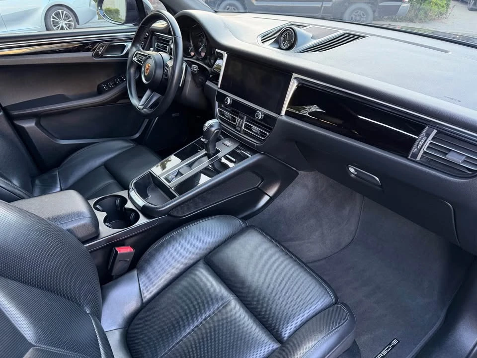 2022 Porsche Macan - Image 12 of 20
