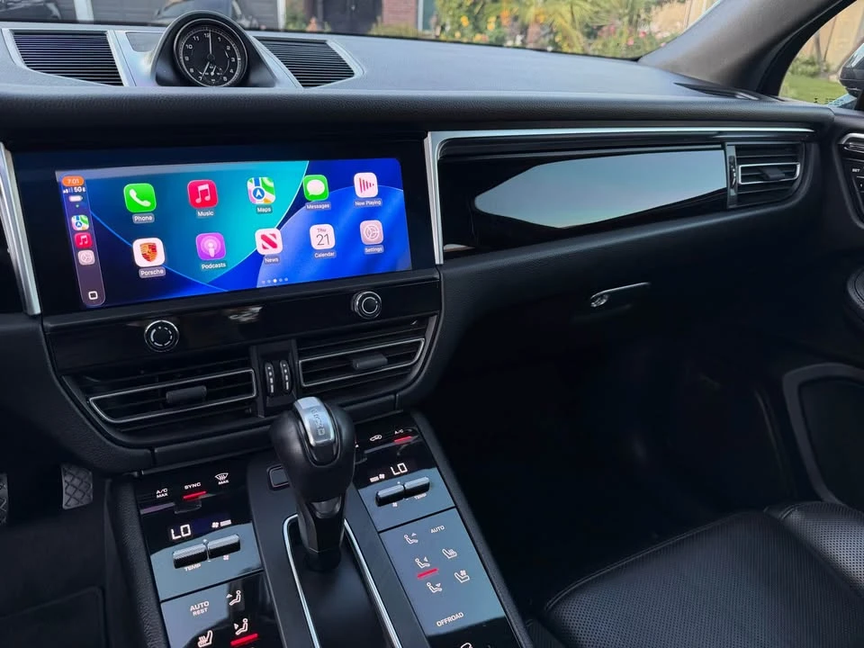 2022 Porsche Macan - Image 14 of 20