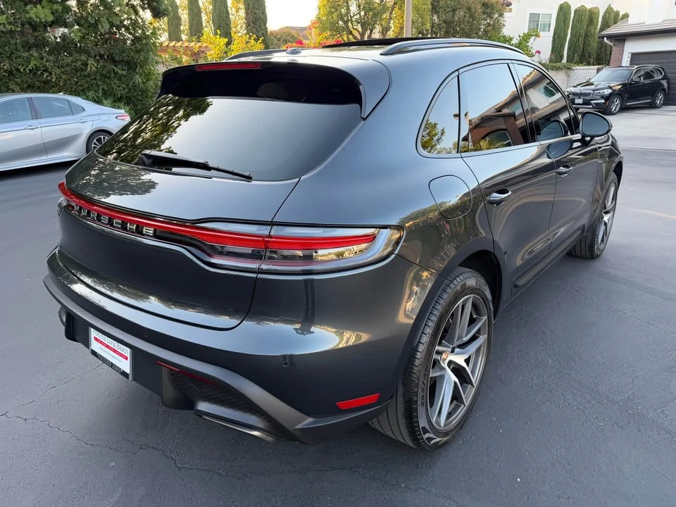 2022 Porsche Macan - Image 5 of 20