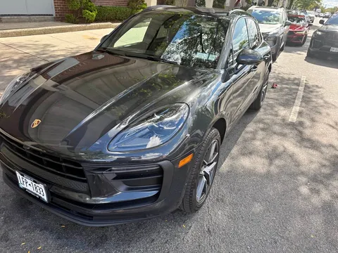 2022 Porsche Macan Sport Utility 4D