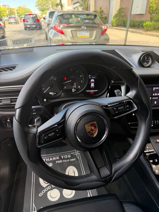 2022 Porsche Macan - Image 11 of 11