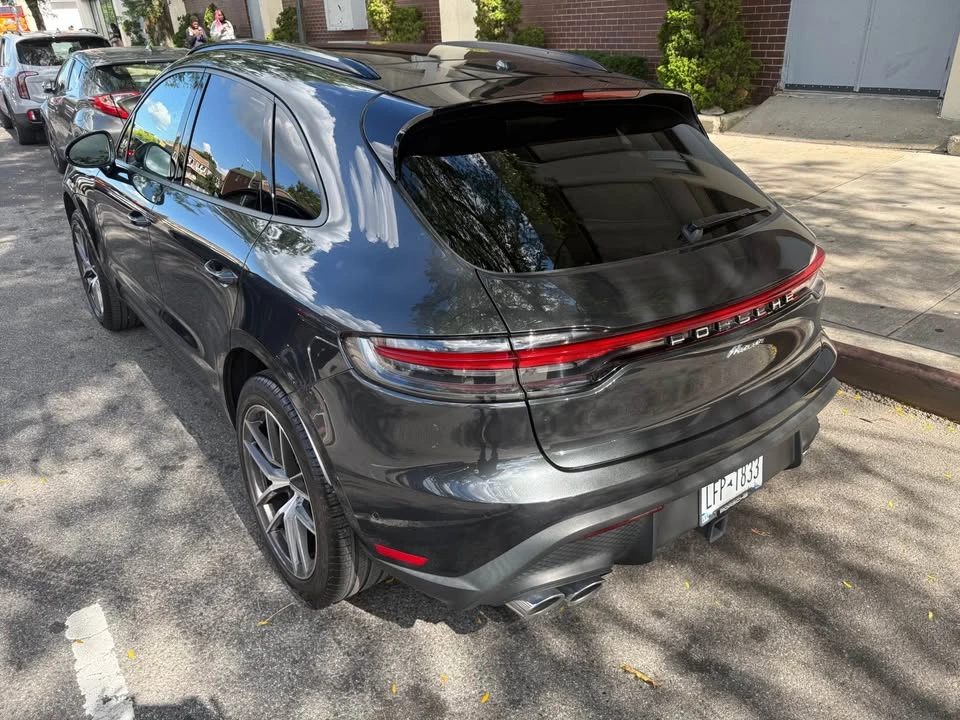 2022 Porsche Macan - Image 4 of 11