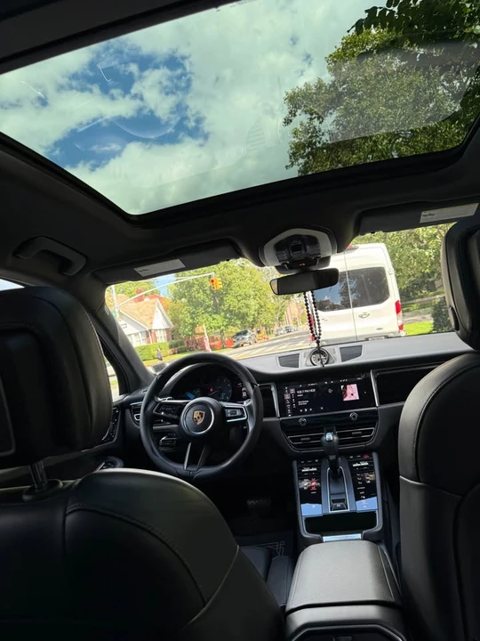 2022 Porsche Macan - Image 6 of 11