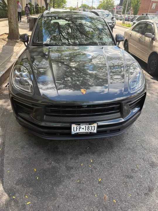 2022 Porsche Macan - Image 2 of 11