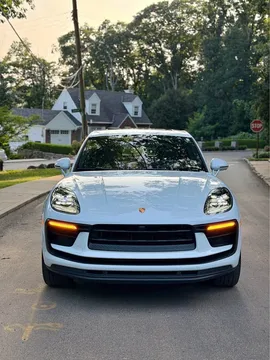 2022 Porsche Macan Sport Utility 4D