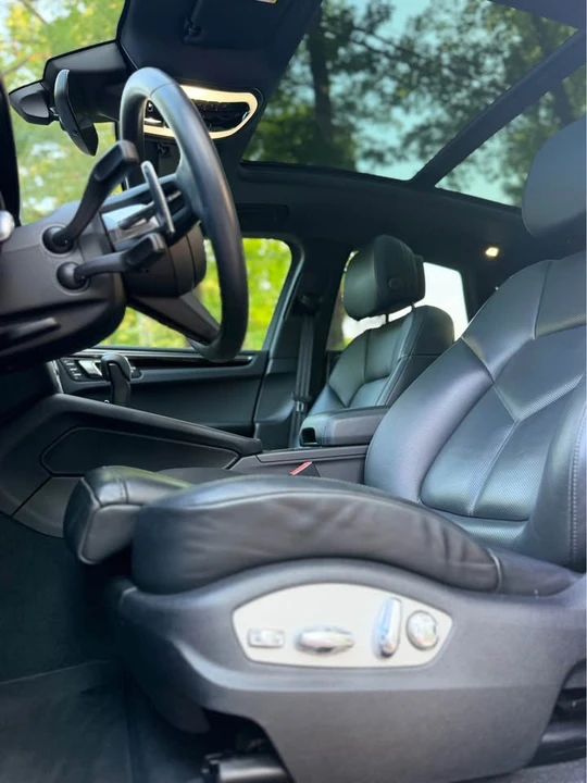 2022 Porsche Macan - Image 16 of 20