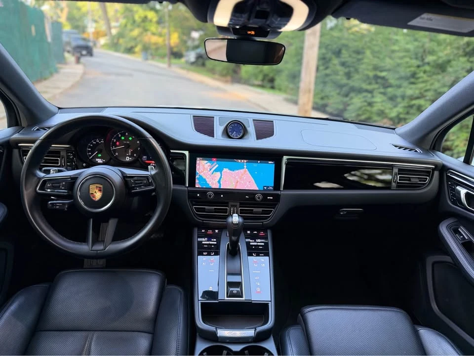 2022 Porsche Macan - Image 11 of 20