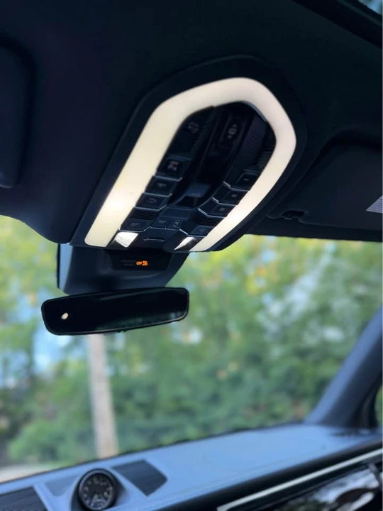2022 Porsche Macan - Image 18 of 20