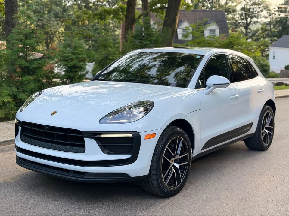 2022 Porsche Macan - Image 2 of 20