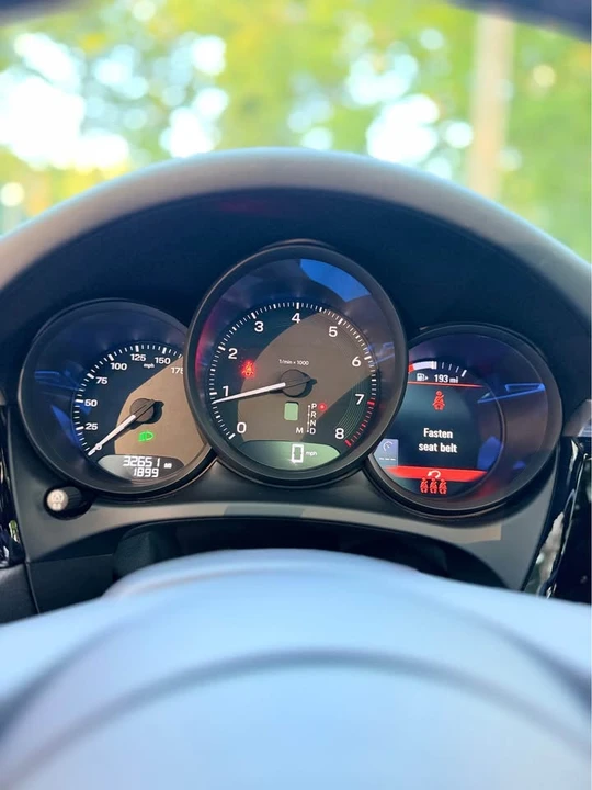 2022 Porsche Macan - Image 12 of 20