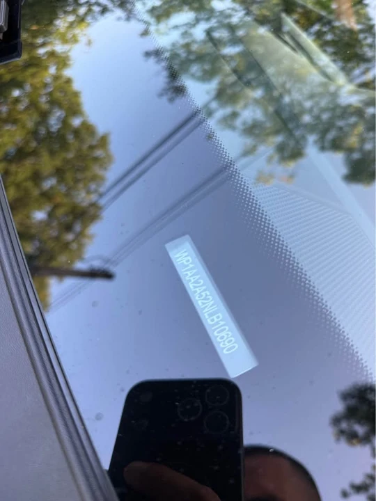 2022 Porsche Macan - Image 19 of 20