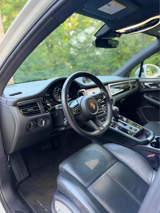 2022 Porsche Macan - Image 14 of 20