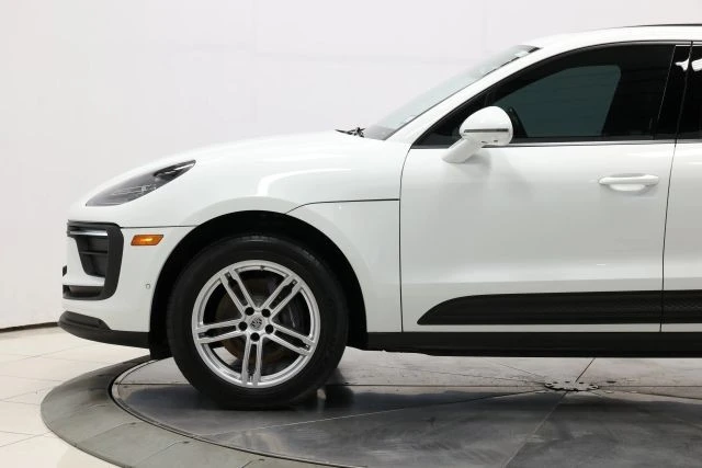 2022 Porsche Macan - Image 7 of 12