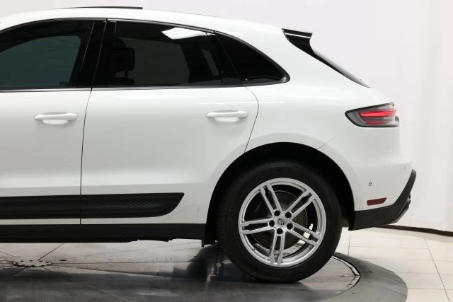 2022 Porsche Macan - Image 8 of 12