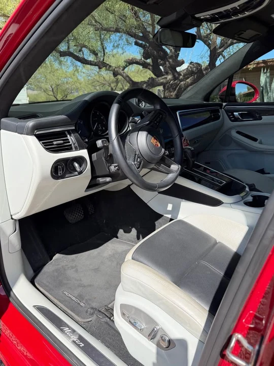 2022 Porsche Macan Turbo - Image 5 of 11