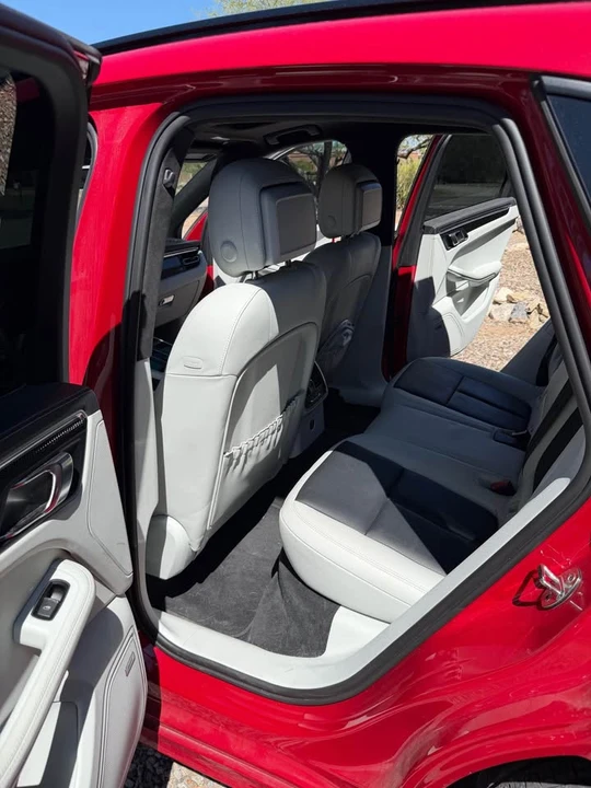 2022 Porsche Macan Turbo - Image 7 of 11