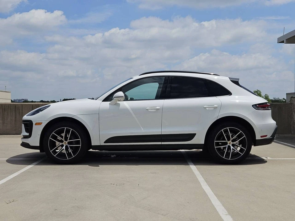 2022 Porsche Macan - Image 2 of 5