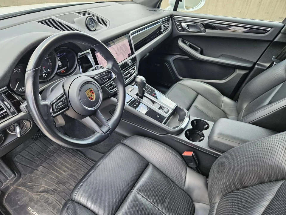 2022 Porsche Macan - Image 4 of 5