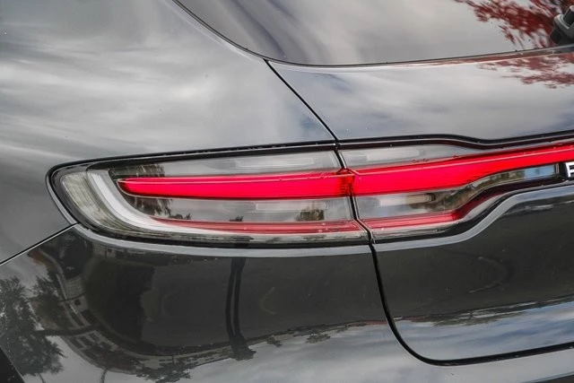 2022 Porsche Macan - Image 10 of 12
