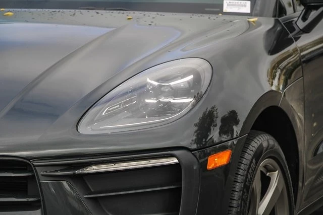 2022 Porsche Macan - Image 7 of 12