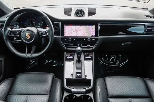 2022 Porsche Macan - Image 11 of 12