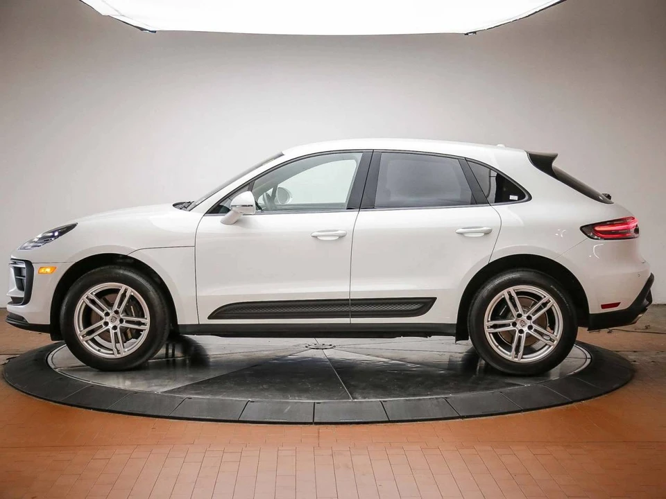 2022 Porsche Macan - Image 2 of 5
