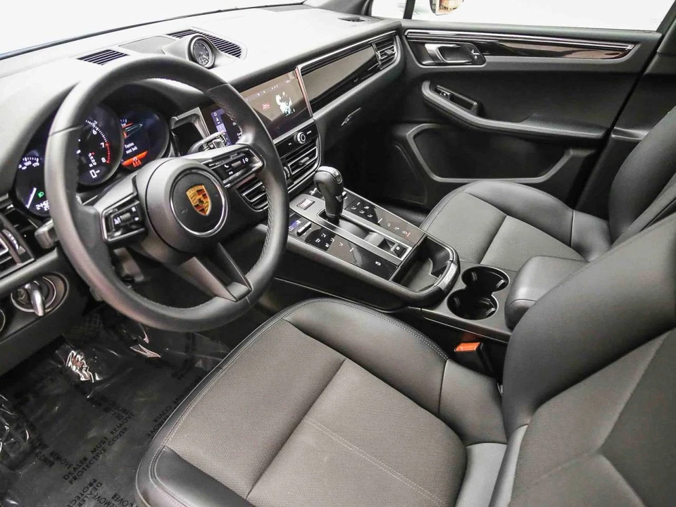 2022 Porsche Macan - Image 4 of 5