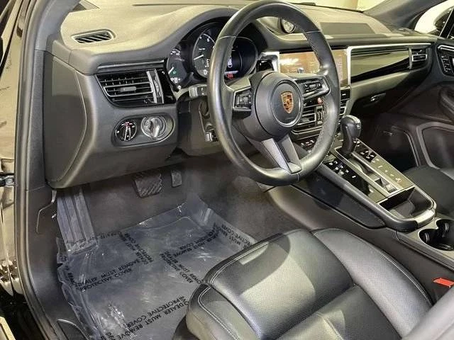 2022 Porsche Macan - Image 4 of 5