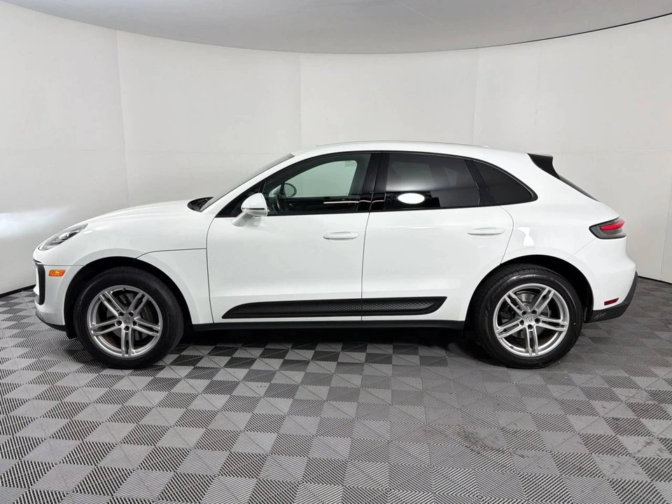 2022 Porsche Macan - Image 2 of 5