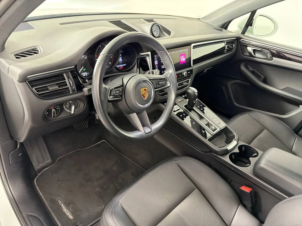 2022 Porsche Macan - Image 4 of 5