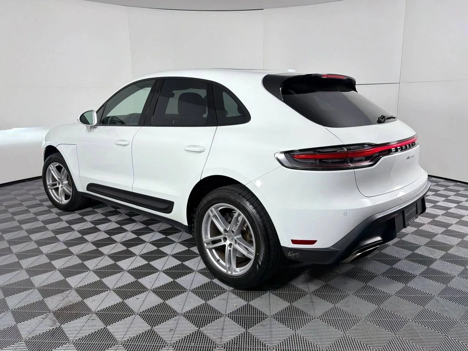 2022 Porsche Macan - Image 3 of 5