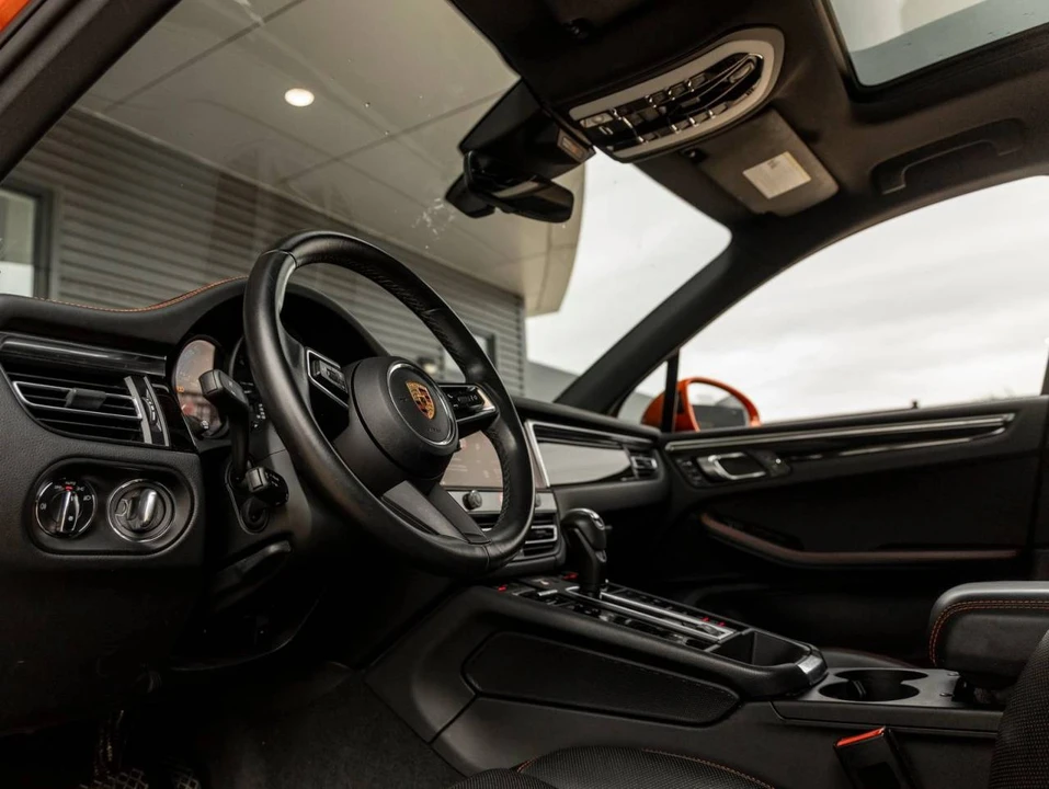 2022 Porsche Macan - Image 4 of 5