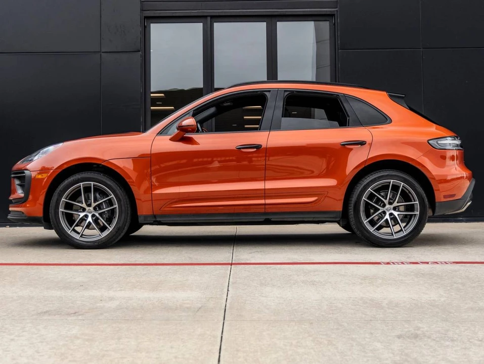2022 Porsche Macan - Image 2 of 5