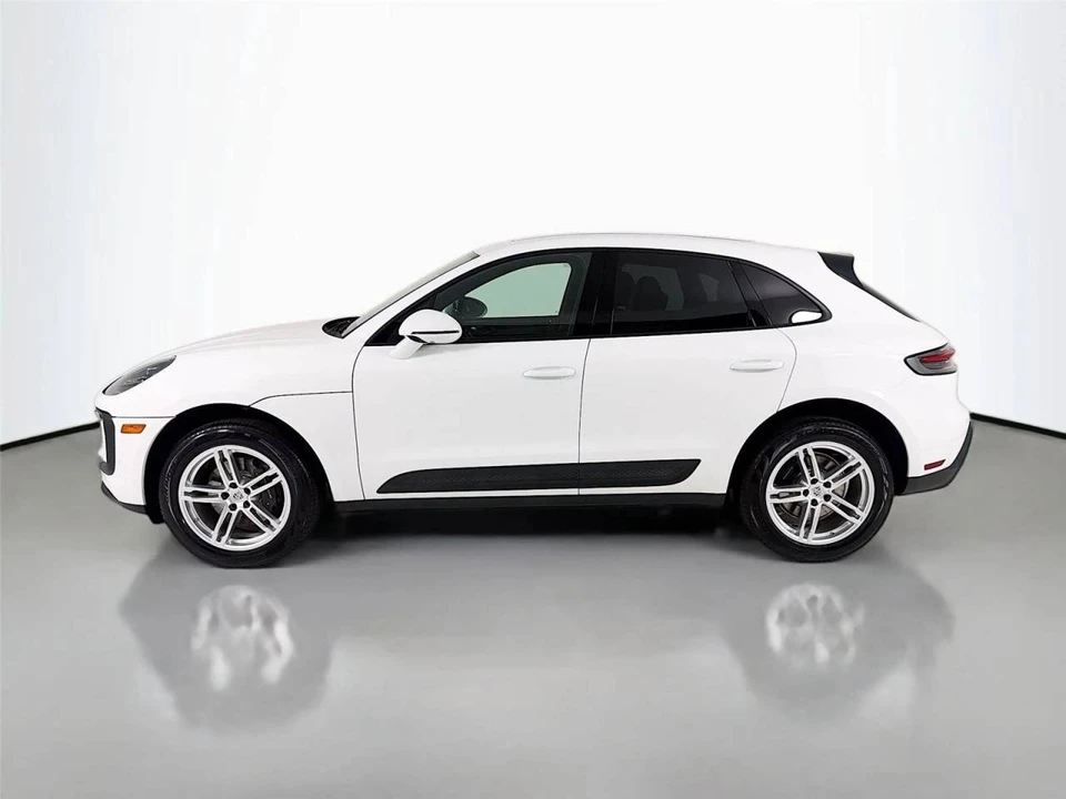 2022 Porsche Macan - Image 2 of 5