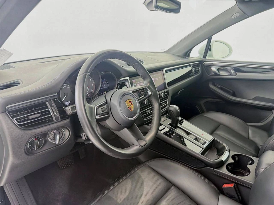 2022 Porsche Macan - Image 4 of 5