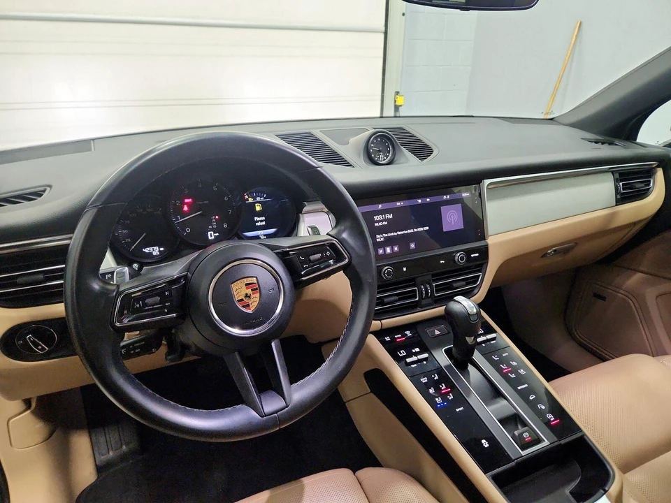 2022 Porsche Macan - Image 10 of 28