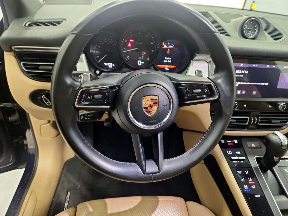 2022 Porsche Macan - Image 11 of 28