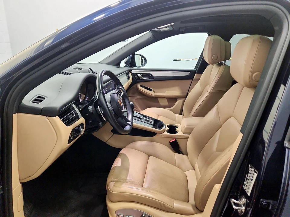 2022 Porsche Macan - Image 12 of 28