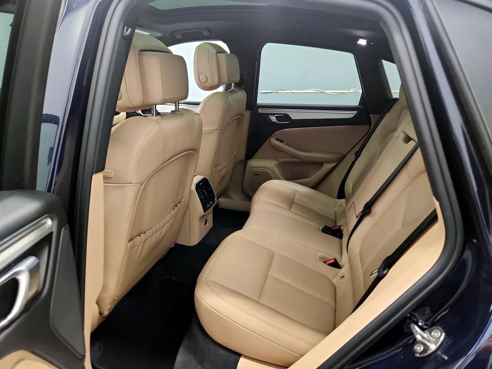 2022 Porsche Macan - Image 22 of 28