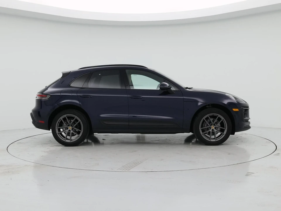 2022 Porsche Macan - Image 8 of 28