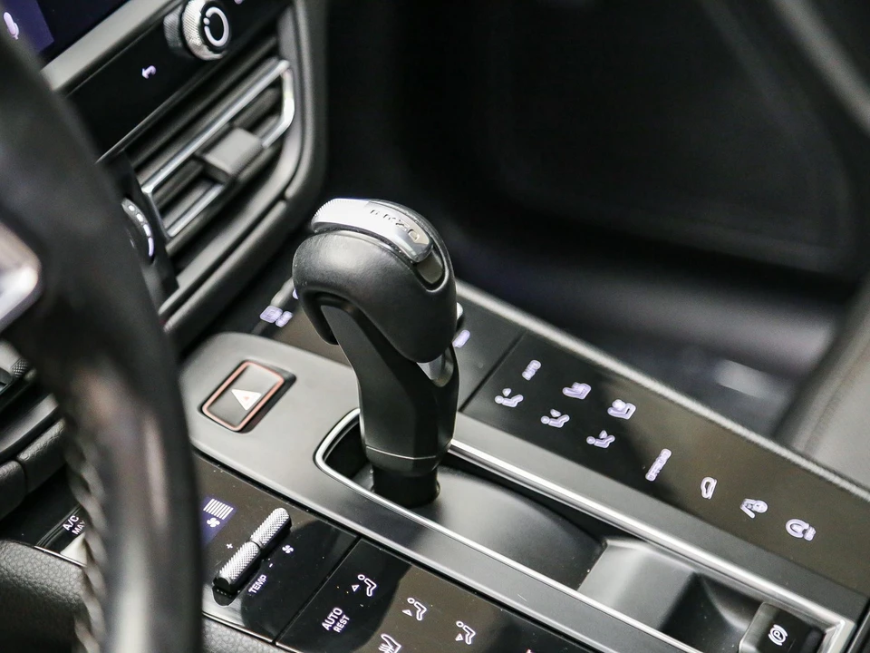 2022 Porsche Macan - Image 24 of 31