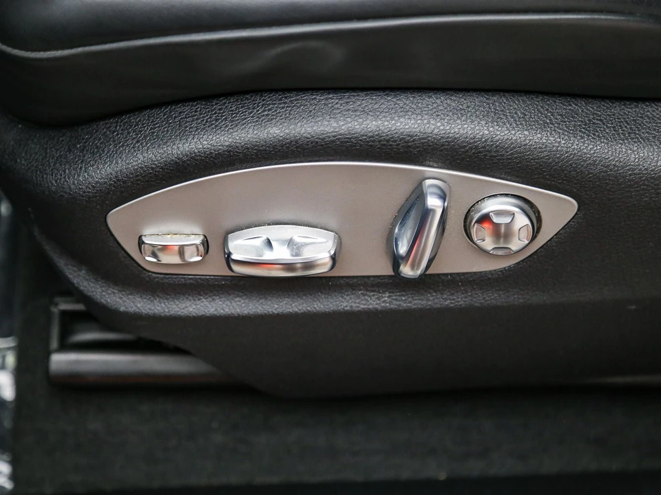 2022 Porsche Macan - Image 25 of 31