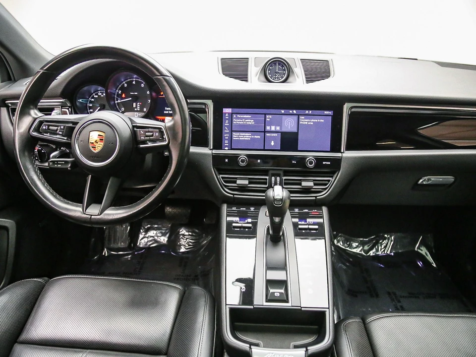 2022 Porsche Macan - Image 16 of 31