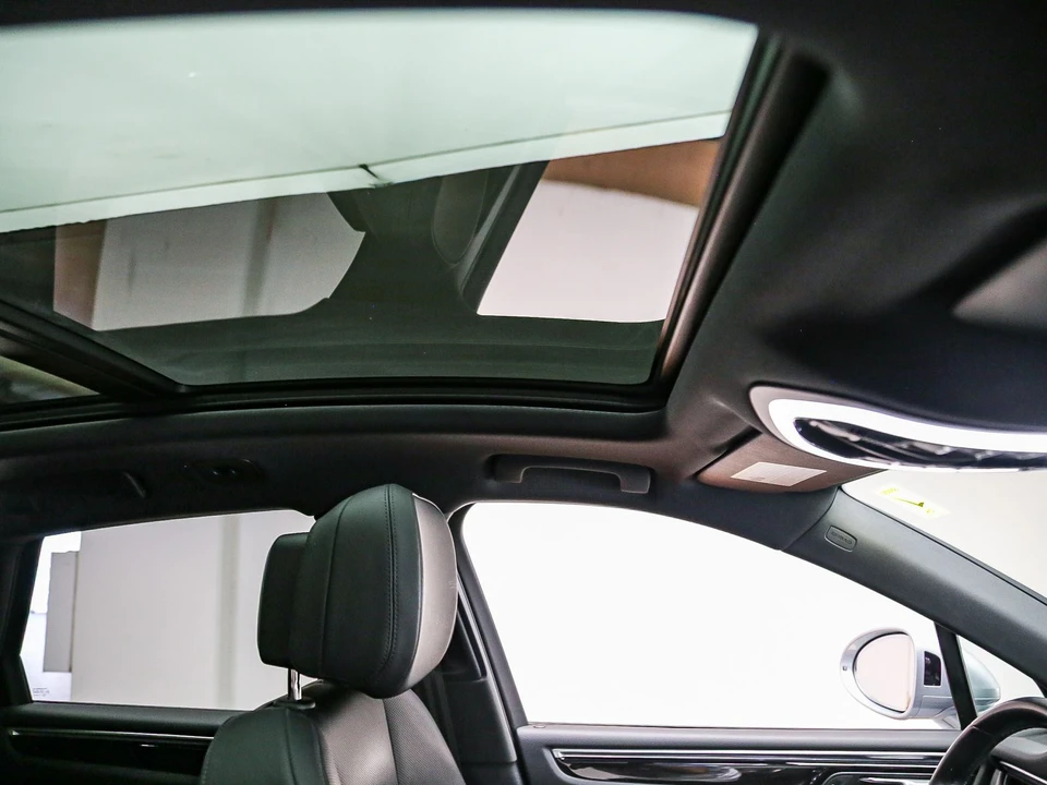 2022 Porsche Macan - Image 21 of 31