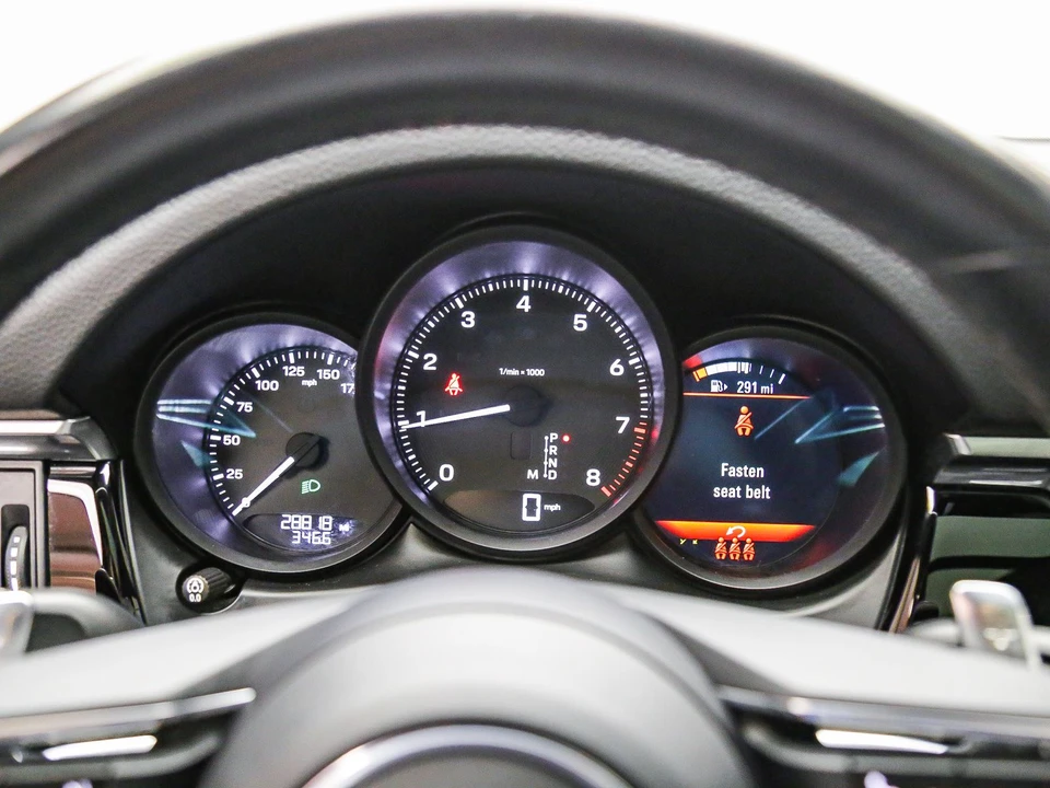 2022 Porsche Macan - Image 28 of 31