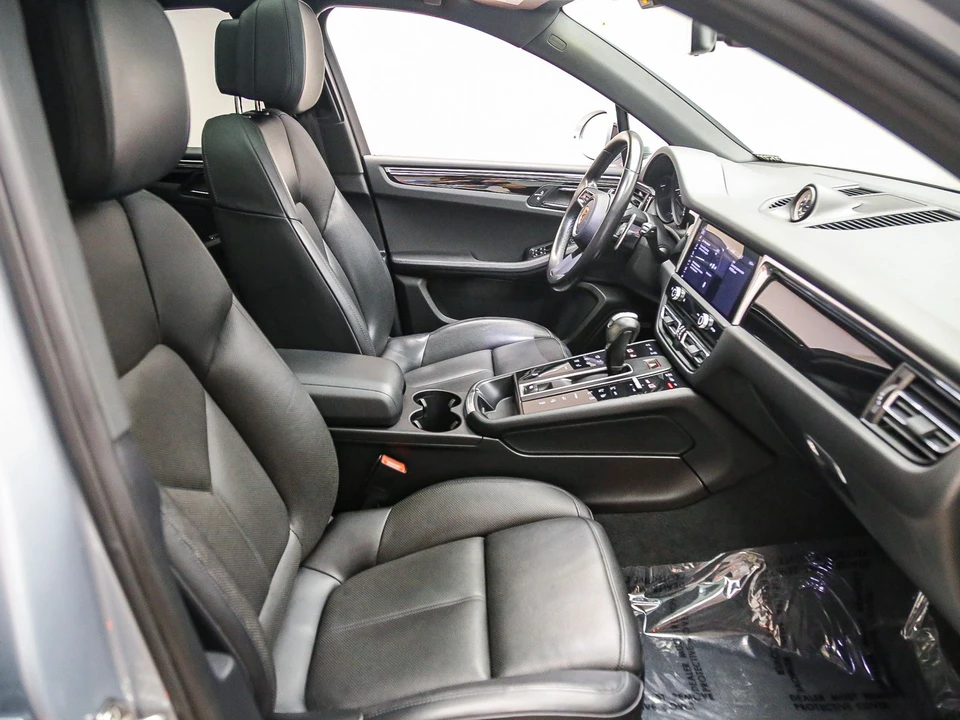 2022 Porsche Macan - Image 20 of 31
