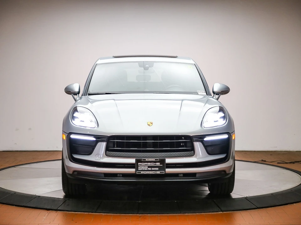 2022 Porsche Macan - Image 10 of 31