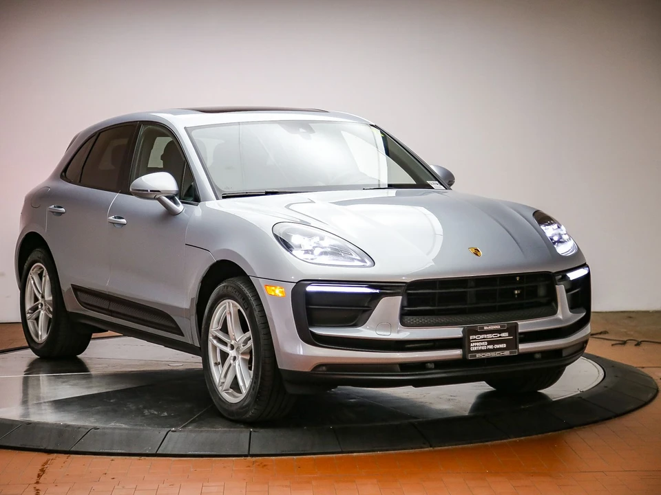2022 Porsche Macan - Image 9 of 31