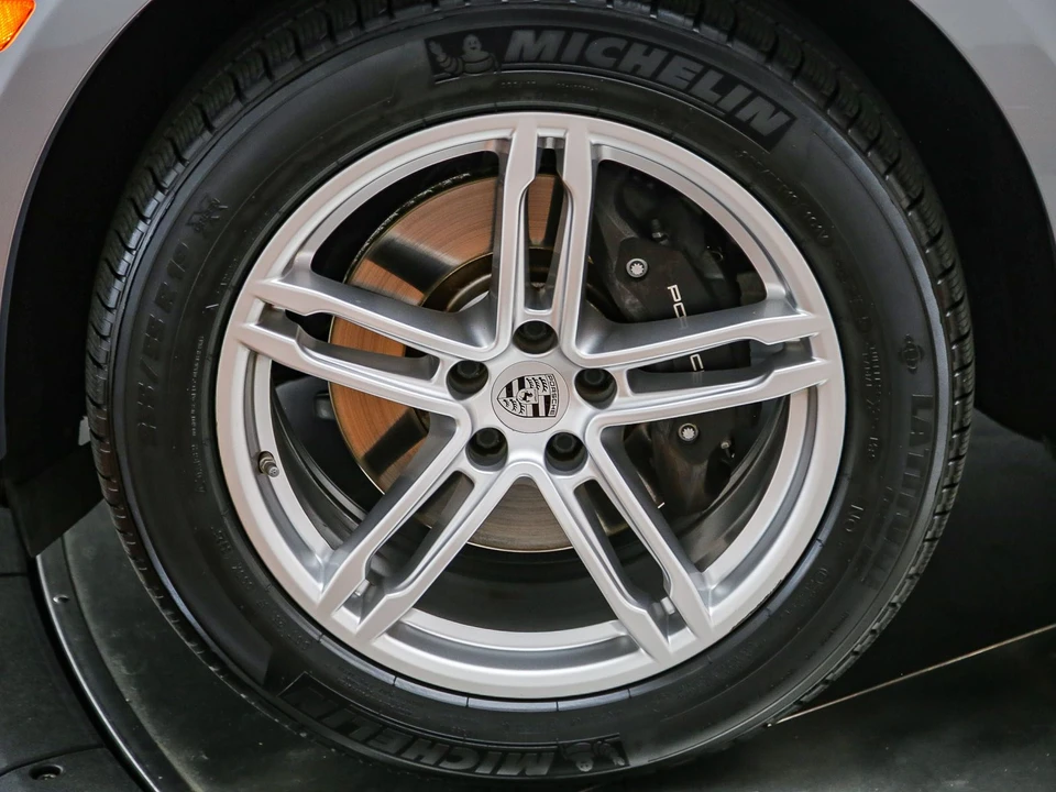 2022 Porsche Macan - Image 13 of 31